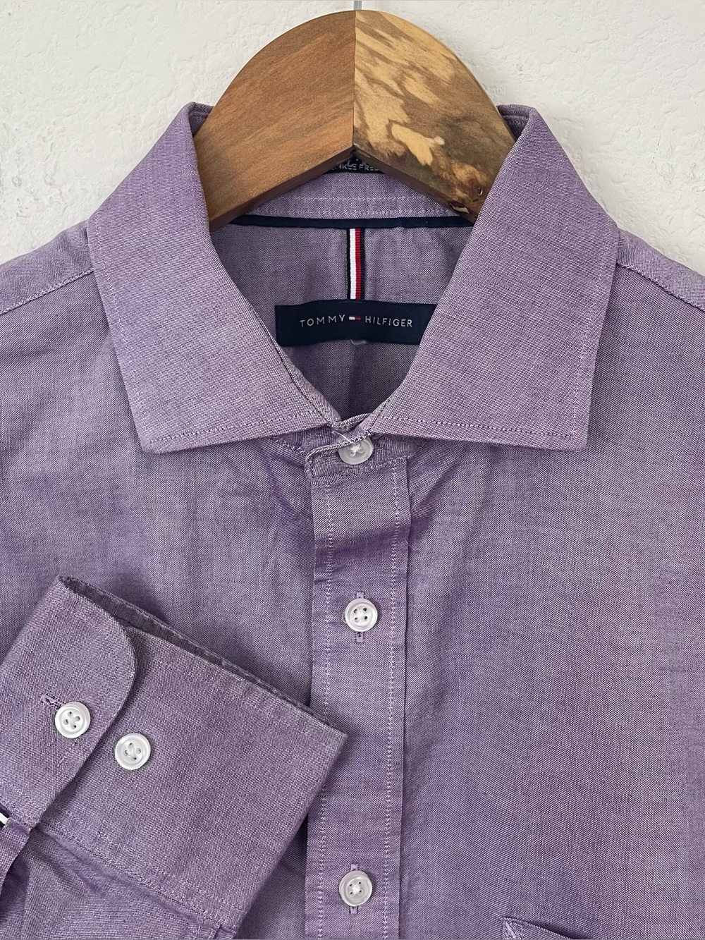 Tommy Hilfiger Men's 15-15 1/2, 34/35, M Long Sleeve Lavender Button Up Shirt